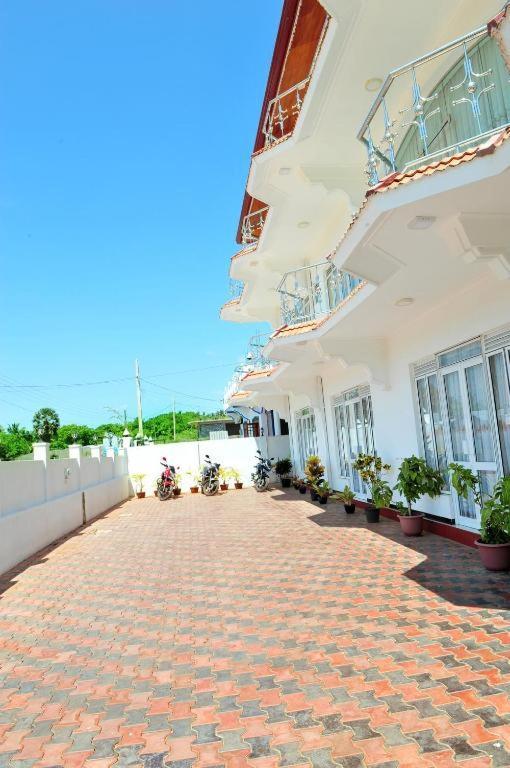 Hotel Glee Trincomalee Dış mekan fotoğraf