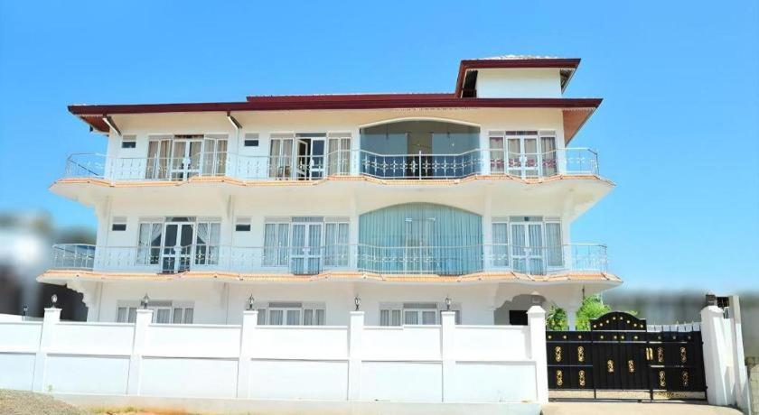 Hotel Glee Trincomalee Dış mekan fotoğraf