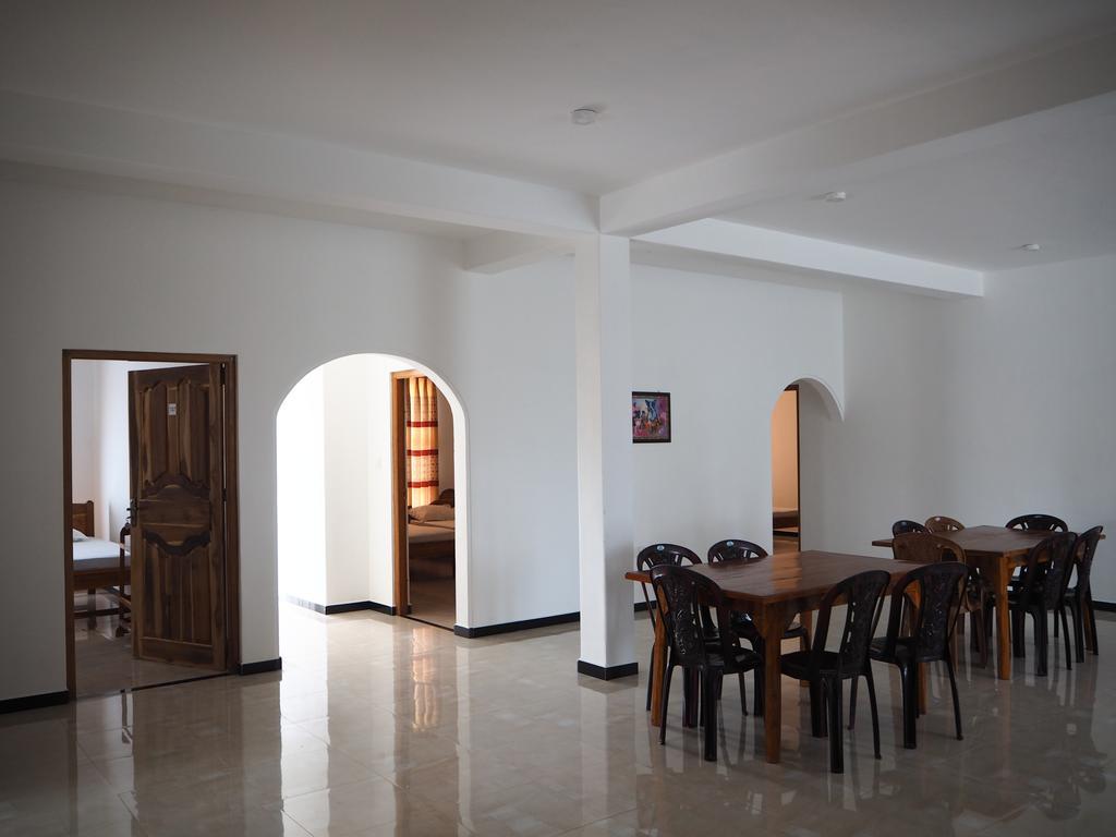 Hotel Glee Trincomalee Oda fotoğraf