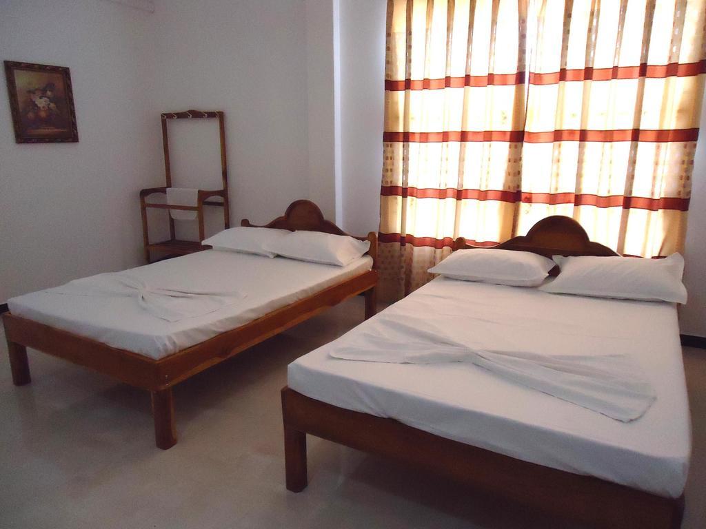 Hotel Glee Trincomalee Oda fotoğraf