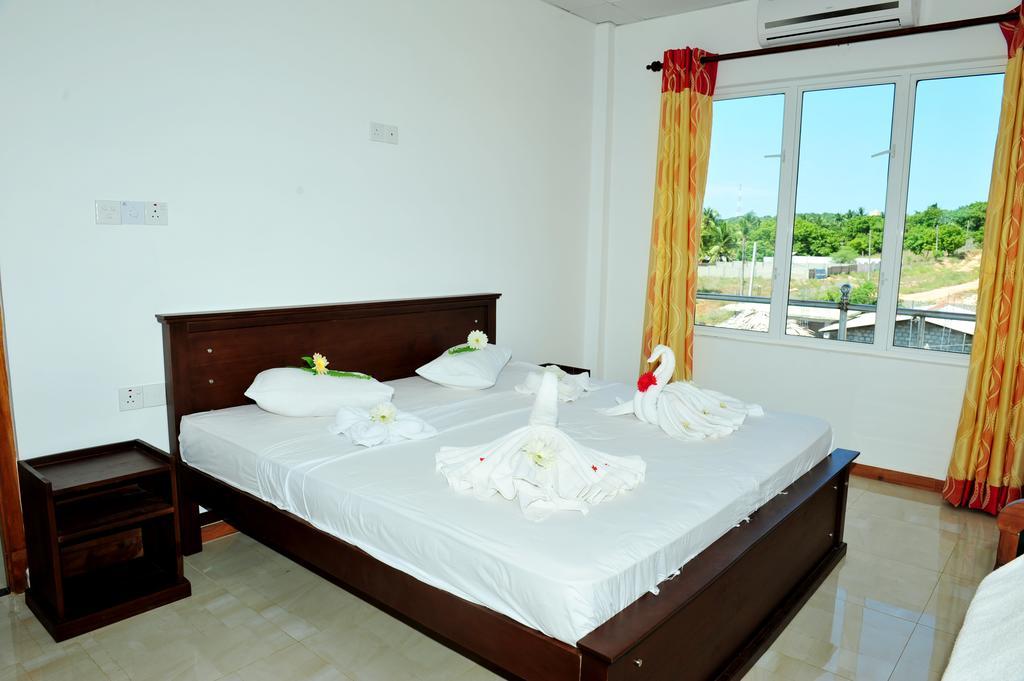 Hotel Glee Trincomalee Dış mekan fotoğraf